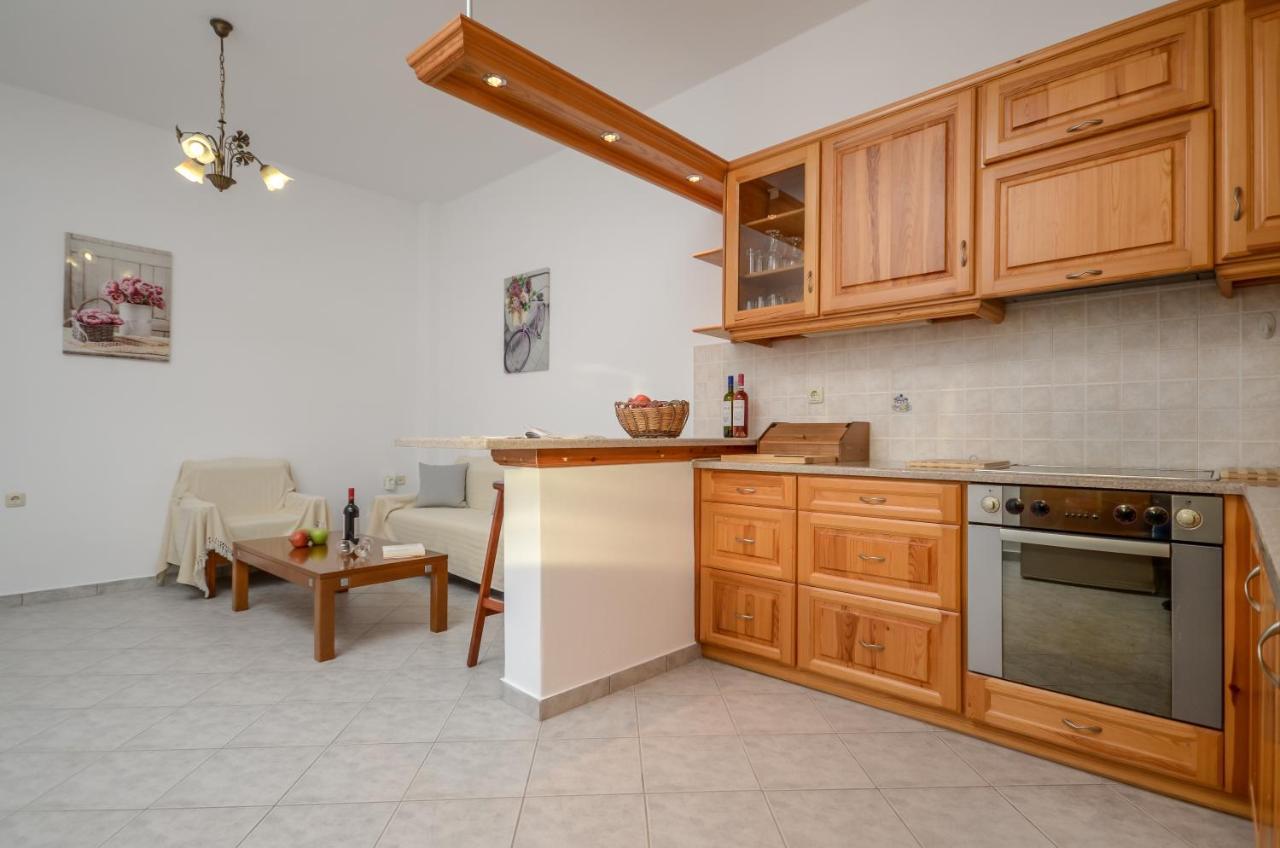 Bernie House Apartment Melanes ภายนอก รูปภาพ